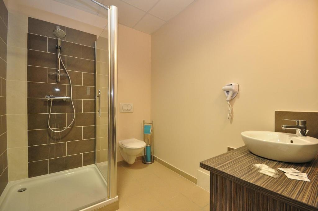 Hotel Caiman Pierrelatte Habitación foto