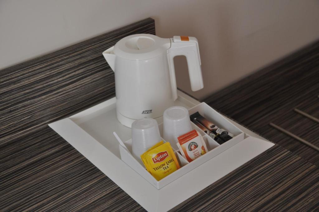 Hotel Caiman Pierrelatte Habitación foto