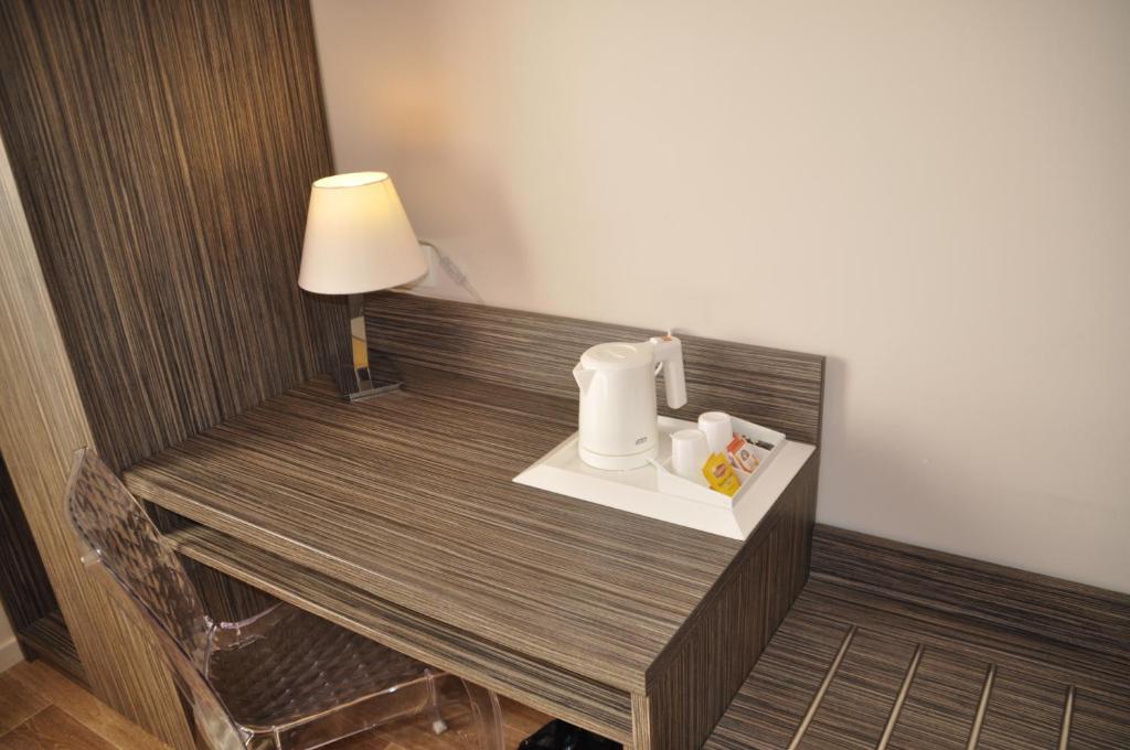 Hotel Caiman Pierrelatte Habitación foto